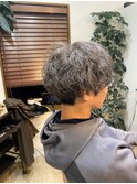シルバーグレージュ×センターパート×ツイストスパイラル