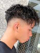 スパイラルパーマツイストパーマアップバング短髪メッシュ