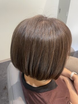 シー 浜松三方原店(She) ボブ白髪ぼかし、明るい白髪染め 30代、40代、50代