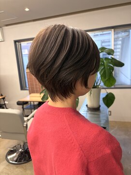 モコヘアーフロール(MOCO hair flor) “ショコラブラウン × ひし形美シルエットショート”