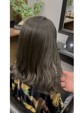 【髪質改善カラー】ミディアム×カーキグレージュでツヤと透明感