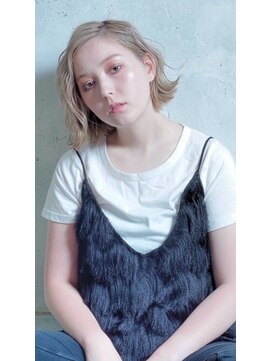 スピガ(SPIGA) ハイトーン×切りっぱなしボブ