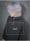 ホワイトカラー×センターパートウルフ×シルバーカラー