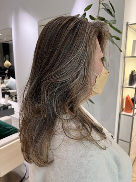 ステア ケース(stair case) 白髪を活かしたグラデーションハイライト グレージュ 白髪ぼかし