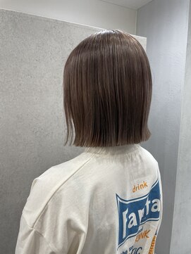 ヌーヴェル(nouvelle) 切りっぱなしボブ×ミルクティーカラー