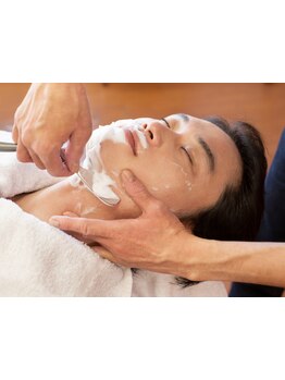 《美容と理容のダブルライセンスを持つスタイリスト在中》男性だけでなく女性のブライダルシェービングも◎