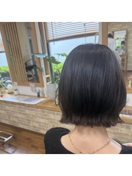 タリナ(Tarina) 切りっぱなし外ハネスタイル