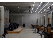 フルフラットのシャンプー台は眠りそうなほどリラックス出来ます