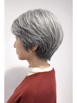 ハートボックス 四谷店(Heart box) グレイヘアショートスタイル