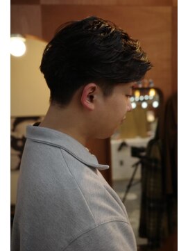 エディ(Edy) メンズセンターパートニュアンスパーマ刈り上げ眉毛カット岡山