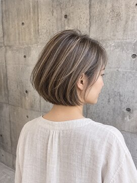 アトラ ハッピーヘアライフ 昭和町店(attra happyhairlife) 透け感ベージュの白髪ぼかしボブ/前髪カット