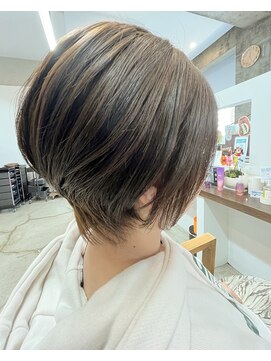 プリーモ ヘアー レガロ(Primo hair REGALO) 【REGALO】大人可愛い20代30代40代.前下がり丸みショート◎