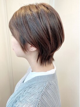 ステア ケース(stair case) 【大人かわいい ツヤ髪】レイヤー 耳かけ ウルフショート