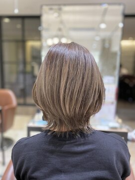 ネオリーブソラ 相模大野店(Neolive sola) くびれヘア×白髪ぼかしハイライト[sola:neolive相模大野店]