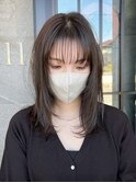 オリーブグレージュのミディアムスタイル