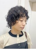 立体感エッジの効いたパーマショートウルフ