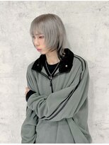 ヘアーアトリエ ラフェル(hair atelier Rafel)&nbsp;くびれミディアムウルフ　シルバー×ブラック