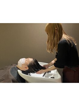 心地良いマッサージで思わずウトウト…♪頭皮の汚れを落とし血行促進！お悩み別に2種類から選べます◎