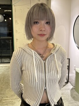 ルーム(Loom.) ケアブリーチ ハイトーン グレージュカラー