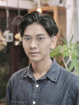 リッカ(RICCA) MEN’S HAIR/サーフカール/刈り上げセンターパート/恵比寿