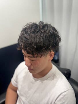 リバティシェアバーバー 銀座(LIBERTY SHARE BARBER) スパイラルパーマツーブロックショート