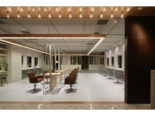 サーカス バイ ビュートリアム 青山(CIRCUS by BEAUTRIUM)の雰囲気(広々とした店内でゆったり落ち着いた時間をお過ごしください!)