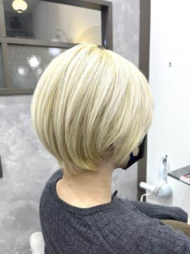 フェリテ 柏(Ferite) ★ 透明感たっぷりのハイトーンショートボブ★