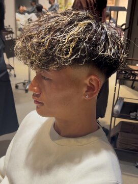 ボンドストーリールミエール(Bond Story lumiere) メッシュハイライトパーマスペインカール