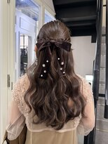 デイジー(Daisy)&nbsp;ハーフアップアレンジ/大人可愛いヘアアレンジ/お呼ばれヘア