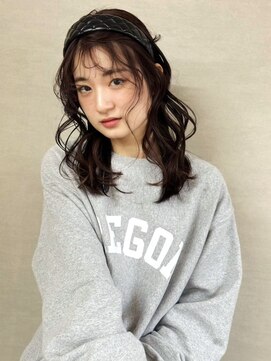 トナリ(tonari) グレージュ 巻き髪 カチューシャ セミロング【鹿児島中央駅】