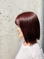 アミックス ヘアワークス 本店(AMIX hair works) ミディアムパッツンボブスタイルにレッドピンクカラーで可愛く