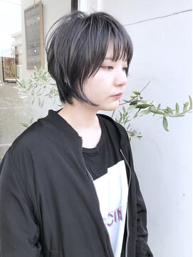 トリッシュ ビー(Trish-b) 2.ハイトーン×ショート×アッシュ×ダブルカラー