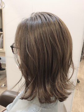 アルターリール(aL ter Rire) 【Rire尚平】大人ハイライト グレージュアッシュ外ハネミディ★