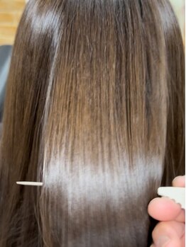 ジゼル(Giselle)の写真/髪の内部からダメージを補修◎乾燥やパサつきのある髪に潤いを与えて、今までにない指通りを体感できる！