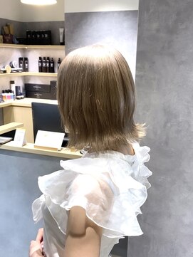 フレームプラス なんば駅前店(FRAME+) ミルクティーブロンド×外ハネボブ