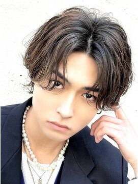 アイトーキョー 池袋(AI TOKYO) センターパートウルフカルマパーマ