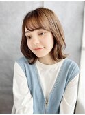 顔周りのカールで小顔魅せ!流行のエギョモリスタイル