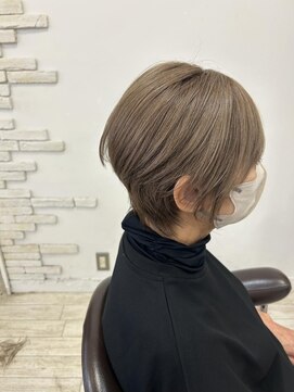 クレア(CREA) 30代40代50代透明感暗髪アッシュブルーグレージュ丸みボブ