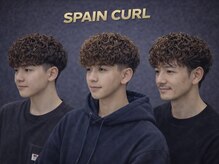 無造作なカール感でクセ毛風外国人ヘアがかっこいい○[メンズカット/メンズパーマ]