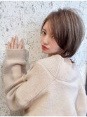 大人かわいいアッシュベージュ前下がりボブ