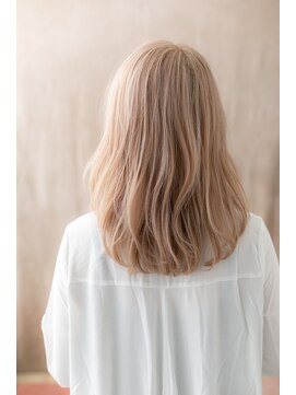 カバーヘア イヴ 戸頭店(COVER HAIR EVE) ハイトーンカラー小顔センターパート抜け感ロングY戸頭10代20代