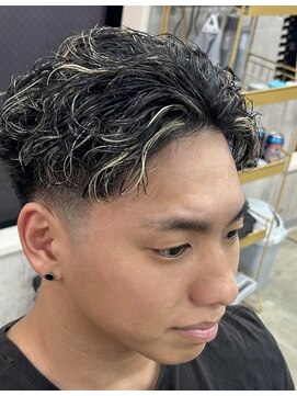 メイン(MENIN) ツーブロフェードメッシュパーマ[相模大野/メンズ/町田]