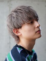 ライラ(Lyla)&nbsp;シルバーベージュがかっこいい！春髪