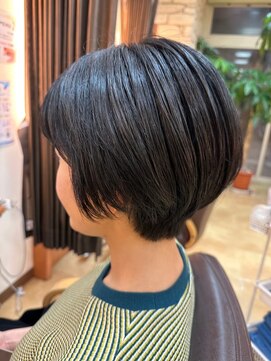 美容室ヒラトヤ 仙北店 30代40代50代黒髪小顔マニッシュ美シルエットショートボブ