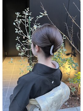 ソノ(sono) 夜会巻き タイトヘア まとめ髪 アップスタイル 着物ヘア