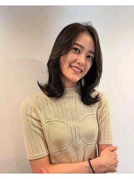 エレノア 新宿新南口(Eleanor) くびれヘア×オリーブグレージュ♪