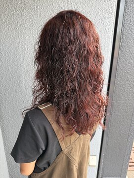 イズミ(izumi) 赤髪パーマ