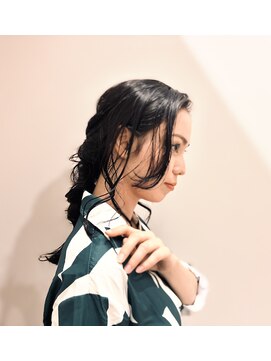 忙しい朝も上品に☆大人の三つ編みローポニー☆