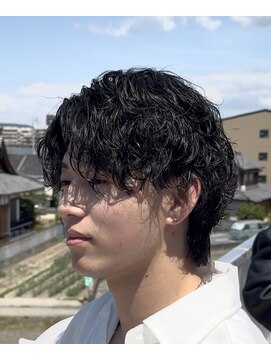 ヘアアンドフェイス ルースト(hair&face ROOST) 刈り上げセンターパート/波巻きツイストスパイラル/円町