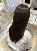ワンカラーで透明感たっぷりのダークアッシュブラウン